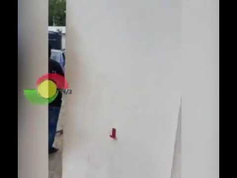 Hot Video : Sista Afia takes off her shoes and physically attacks Freda Rhymz at TV3 Premises as She