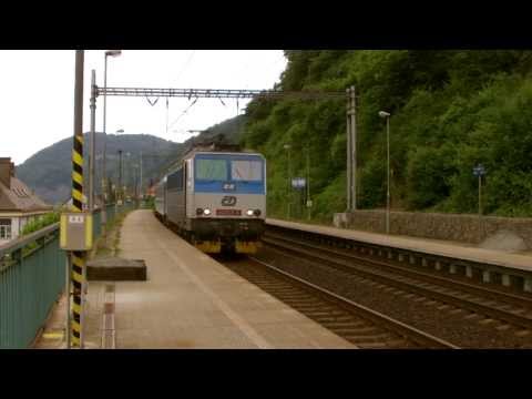 162 036 a 371 201 v zastávce Povrly-Roztoky