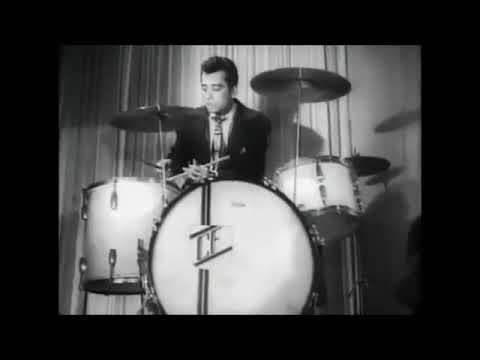 Quarteto Dick Farney tocando no Filme Carnaval Atlântida - (Farney Brothers playing together).