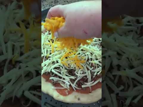 Copycat Casey’s Taco Pizza - my favorite pizza ever! #tacopizza