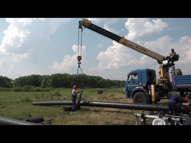 Близ деревни Ерепкино прокладка водопровода идет полным ходом