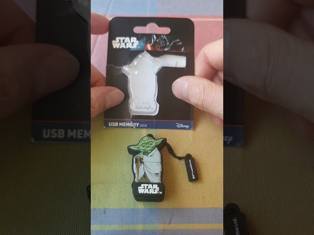 Vídeo relacionado con WONDEE Star Wars Mandalorian [ 2 en 1 Pendrive + Llavero Original ] con Memoria USB 32 GB de Boba Fett - USB Pendrives Originales para Regalar con función Llavero - Star Wars Regalos