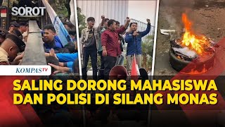 Download lagu Students and Police Push Each Other at the Monas Crossroads, Demonstrating to Discuss Indonesian ... mp3