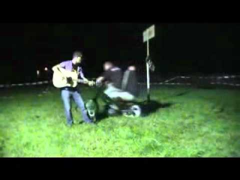 Swarte cross Blije. Hûnekoppen op in brommerke.