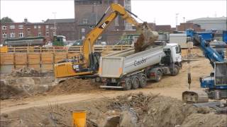 Bagger von Rhiem und Sohn auf der Trivago Großbaustelle