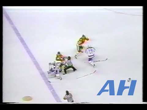 NHL Oct. 20, 1990 Wendel Clark,TOR v Mike Peluso,CHI Toronto Maple Leafs Chicago Blackhawks