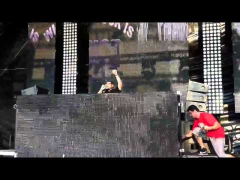 Junior Sanchez at Governors Island for Steve Angello's Size Matters on 8/20/11 - 3