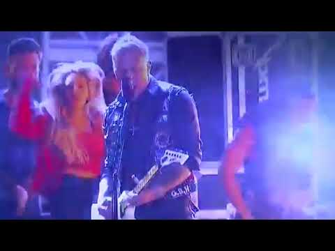 James Hetfield Gets Pissed Off During Metallica Show With Lady Gaga
