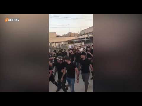 شاهد بالفيديو.. أنصار التيار_الصدري يتظاهرون أمام مقر قناة الرابعة احتجاجاً على تصريح للمذيعة منى سامي عن جيش المهدي