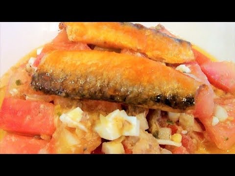 ENSALADA DE TOMATE CON SARDINAS