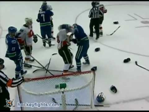 Matt Stajan vs Maxim Lapierre