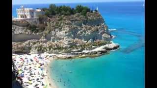 preview picture of video 'Agosto a Tropea, mare e lungomare, video amatoriale.'