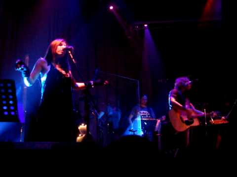 evridiki and korgialas - oso uparxei o kosmos autos