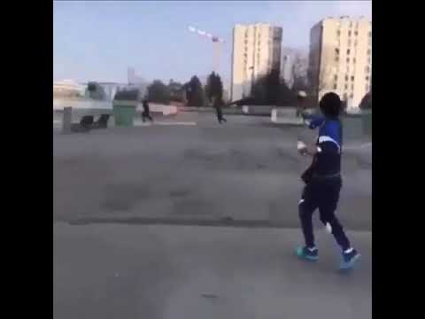 Koba LaD tire sur des mecs avec un Paintball devant le Bat 7 😂 il danse à la fin 🤣