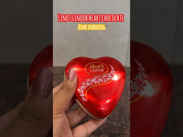 Vídeo relacionado con Lindt LINDOR Chocolate blanco y fresa, San Valentín para regalar, caja de bombones fresa, fresa y nata, bombones para regalar, 16 bombones, 200g