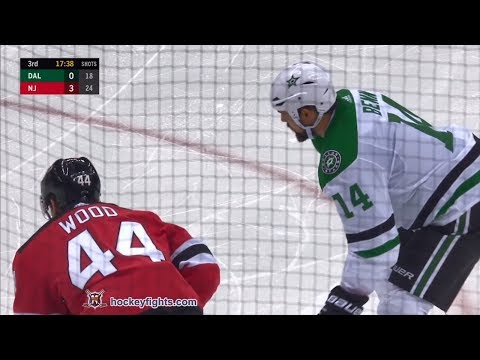Jamie Benn vs Miles Wood