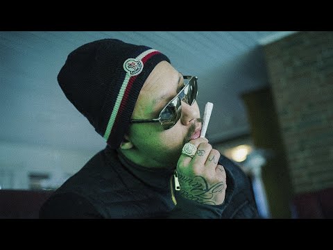 Ude Af Kontrol - Fugtig (Officiel Musikvideo)