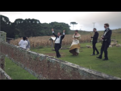 Bidê ou Balde - Fazer Tudo a Pé (Official Music Video)