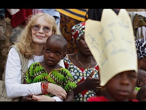 Mia Farrow meets ex-child soldiers on DRC visit 