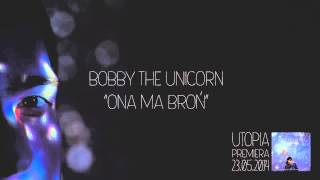 Kadr z teledysku Ona ma broń tekst piosenki Bobby The Unicorn