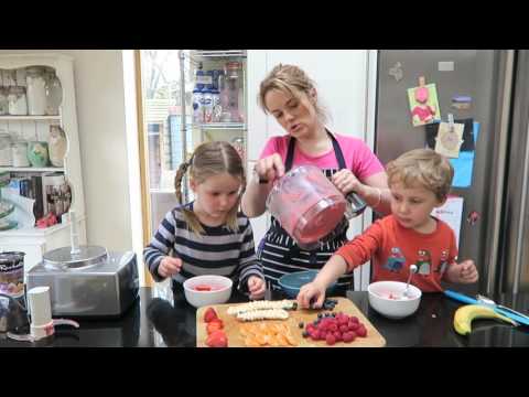 Kids Kitchen: How to make smoothie bowls
