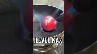 巨大な氷にいろんな大きさの1000℃の鉄球を落としてみよう！🔥