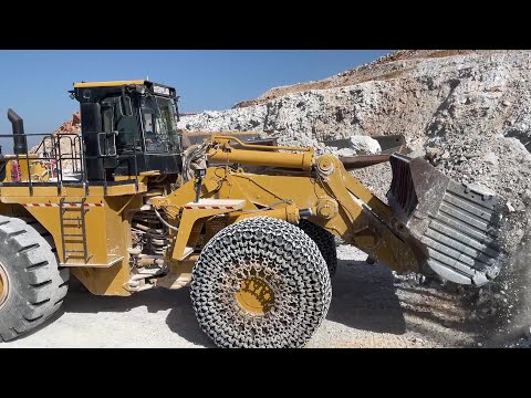 Caterpillar 992K Wheel Loader Loading Caterpillar 777F Dumpers - Interkat SA
