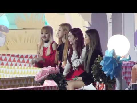 Black Pink 161119  Cute Reaction With Fans Offstage @ Melon Music Awards