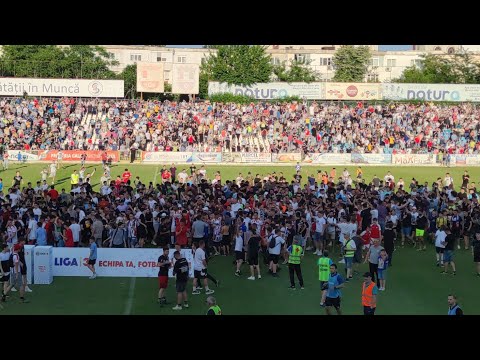 Baraj Liga 2: Fanii Otelului Galati au invadat terenul! Pitch invasion after promotion of Otelul!