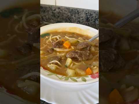 Sopa de carne com macarrão e legumes 😋 #sopa #food #comida #reels #vairalvideo