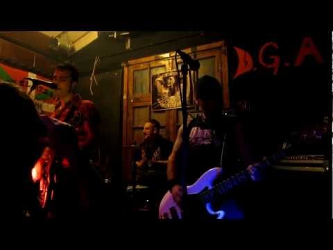 B.C. Bombs - Let's go -﻿ Como yo - Deustuko Gaztetxea 12.01.2013