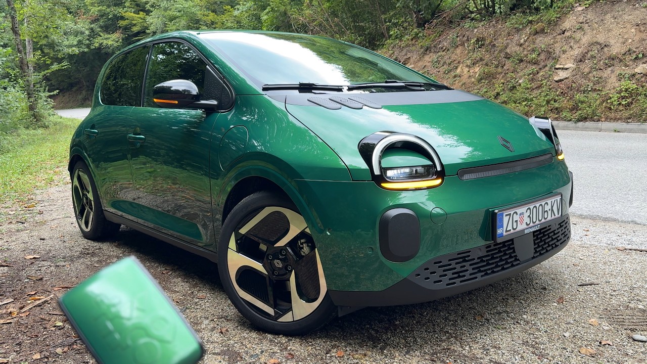 New RENAULT TWINGO 2026 - funky CITY car in details (amazing GREEN color)