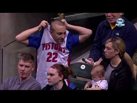 UK WILDCATS Fan Discovers Favorite Player TayShaun Prince Traded Prior To Tip-Off...!