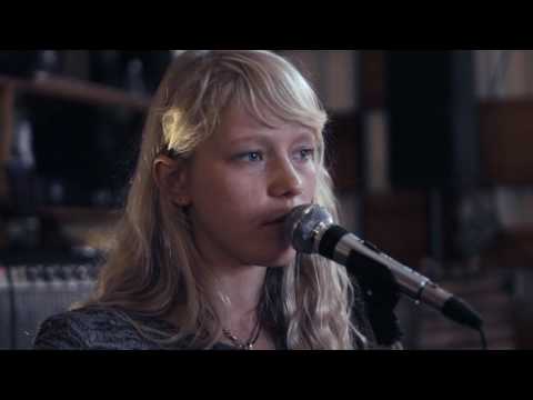 Alice Phoebe Lou - Orbit (Live Session)