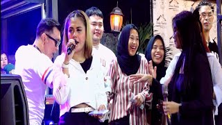 Download lagu DAWAI - ADE ASTRID X GERENGSENG TEAM LIVE MENYAMBUT TAHUN BARU DI ANGKRINGAN TEH ITA mp3