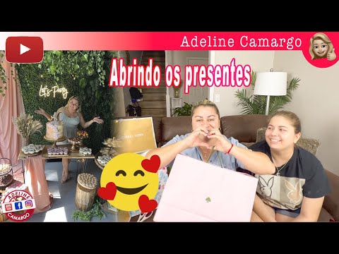 Abrindo os presentes  do meu aniversario