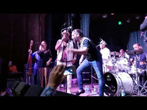 Mandy Van Van calentando con Alain Perez