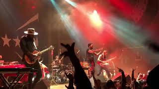 Yelawolf-Punk (Live)