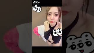 【おっぱい】 tiktok 乳揺れ ヨコ？シタ？チチが見えちゃいます。。。 #Shorts