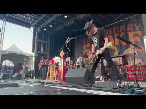 "Hey Complainer" - live (opening for Blackberry Smoke) - CHARLIE BONNET III AND THE GASHOLES