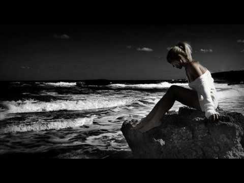 Chriss Ronson feat Adri  Johnny Bug   Don't Look Down Dalkloi