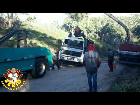 Resgate do Caminhão que tombou na Estrada Marta Maria de Jesus