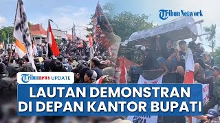 Penampakan Ribuan Pendemo Geruduk Kantor Bupati Pati Tuntut Sudewo Mundur, Bawa Keranda Jenazah