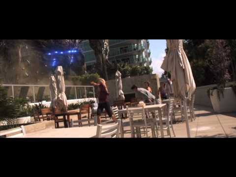 Skyline Movie Clip - The group tries to evade an alien by the pool