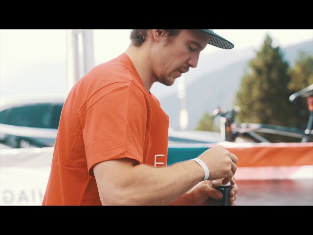 Vidéo teaser pour How to Install New OKO Magic Milk™ Hi-Fibre Race tyre sealant