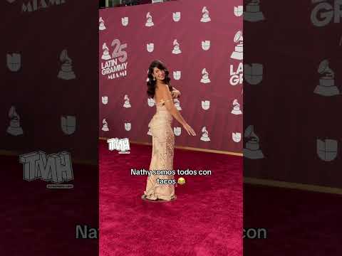 Nathy Peluso casi se cae en la alfombra de los Latin GRAMMY 2024