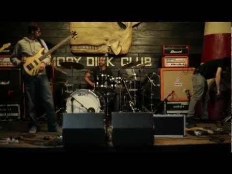 Jardin de la Croix - A day with Jardín de la Croix: live concert with And so I watch from Afar [HD]