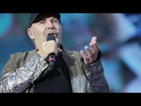 Vasco Rossi contro i negazionisti del Covid e i terrapiattisti: «Liberi pensatori senza cervello»