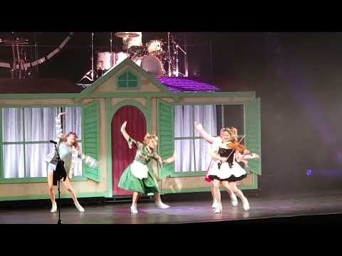 Lindsey Stirling - Christmas C'mon (November 28, 2023) #lindseystirling