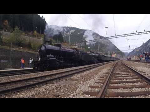 Einfahrt des Doppeldampfzuges in Göschenen